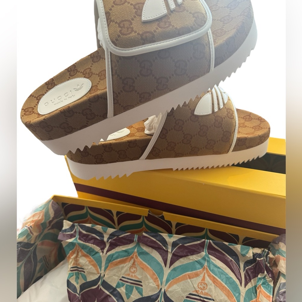 Gucci x Adidas slide - NWT - size men’s 9 fits women’s 10 - Picture 11 of 11